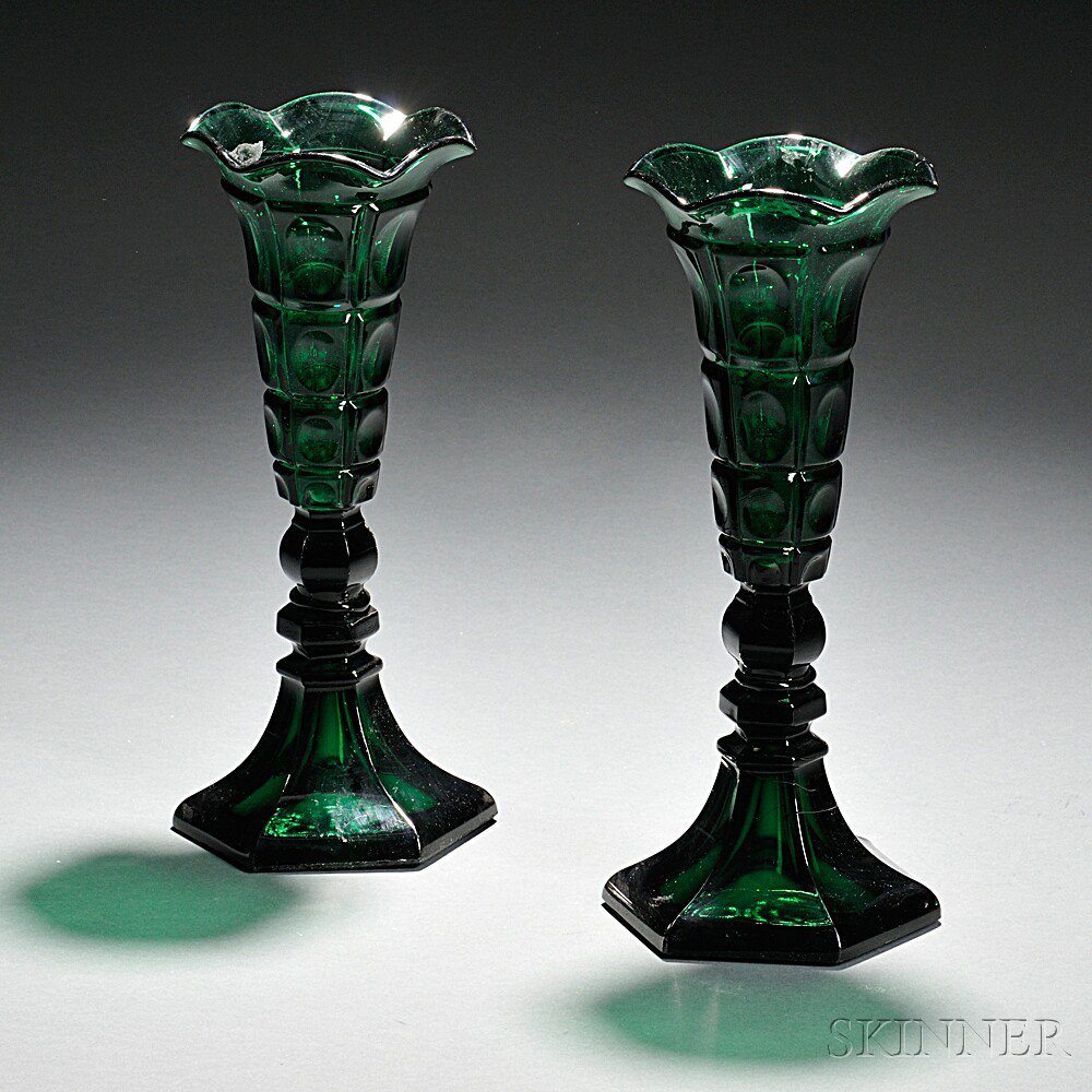 Appraisal: Pair of Emerald Green Pressed Four-Printie Block Pattern Glass Vases