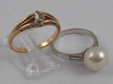 Appraisal: A white metal ring tests ct gold set with a