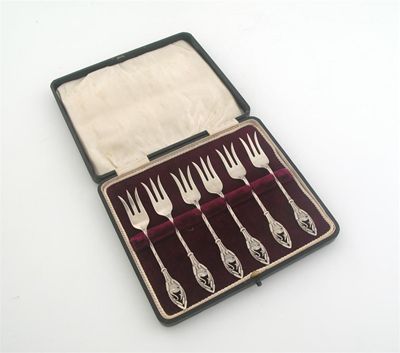 Appraisal: A set of six modern cased hors d'oeuvre forks the