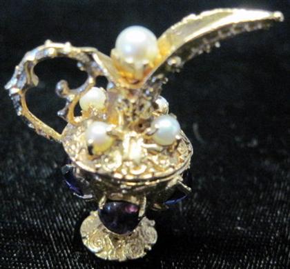 Appraisal: karat yellow gold amethyst and pearl 'urn' charmSet with five