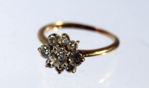 Appraisal: A ladies diamond nine stone cluster ring florally set on