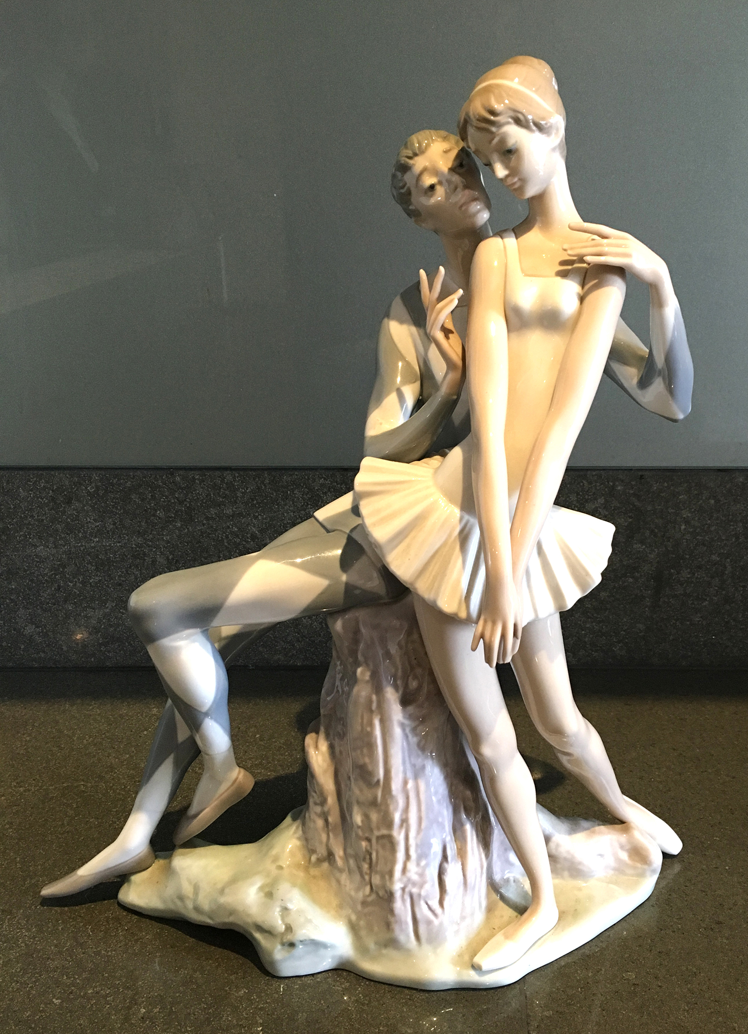 Appraisal: A LADRO PORCELAIN GROUP FIGURE 'IDILIO' RETIRED IN Depicting a