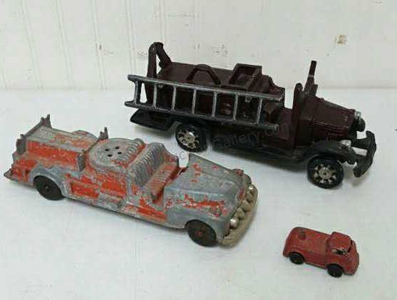 Appraisal: Includes a vintage Hubley No 's diecast fire truck 's