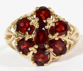 Appraisal: GARNET AND KT GOLD RING GARNET AND KT GOLD RING