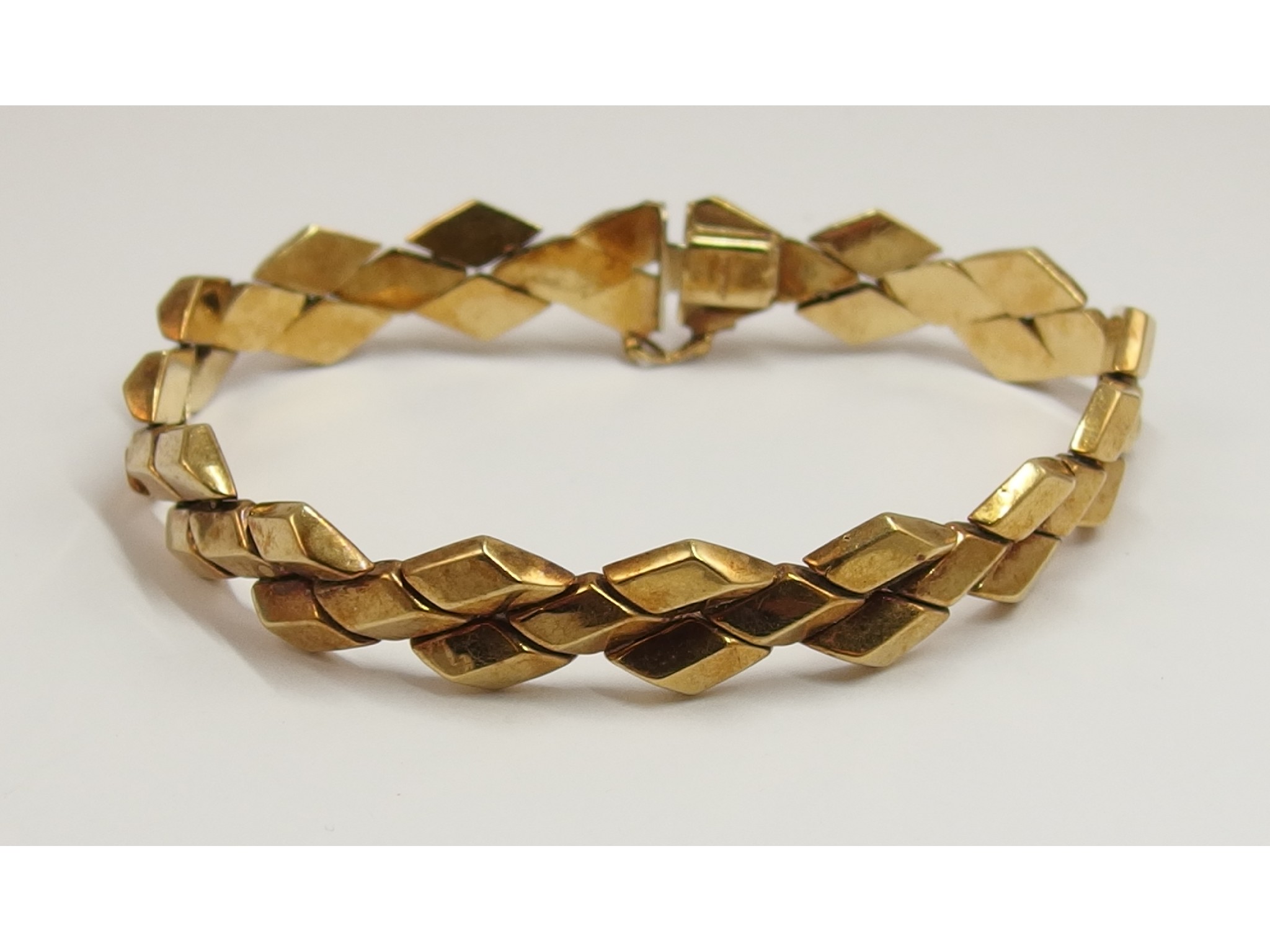 Appraisal: A ct articulated link bracelet