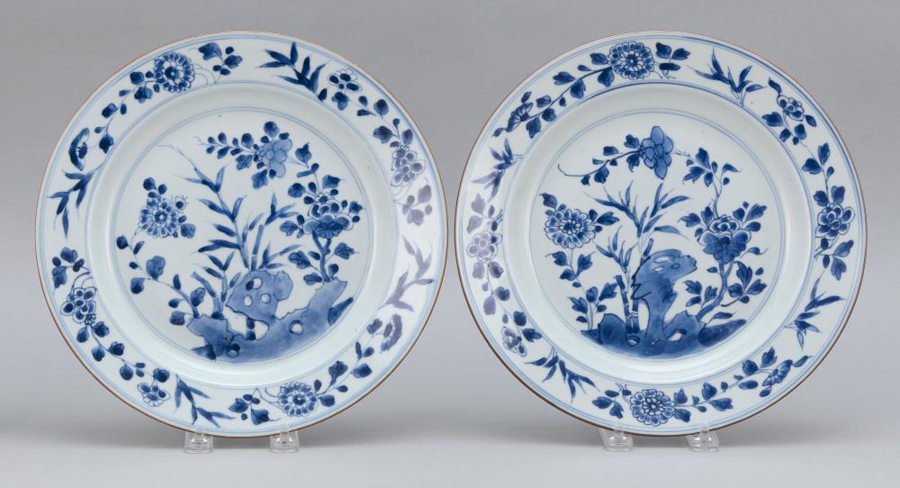 Appraisal: PAIR OF CHINESE EXPORT BLUE AND WHITE PORCELAIN PLATES KANGXI