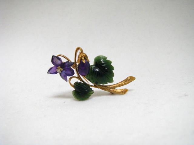 Appraisal: K yellow gold pin leaf motif with carved amethyst and