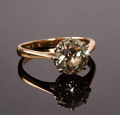 Appraisal: A diamond solitaire ring the claw set stone of approximately