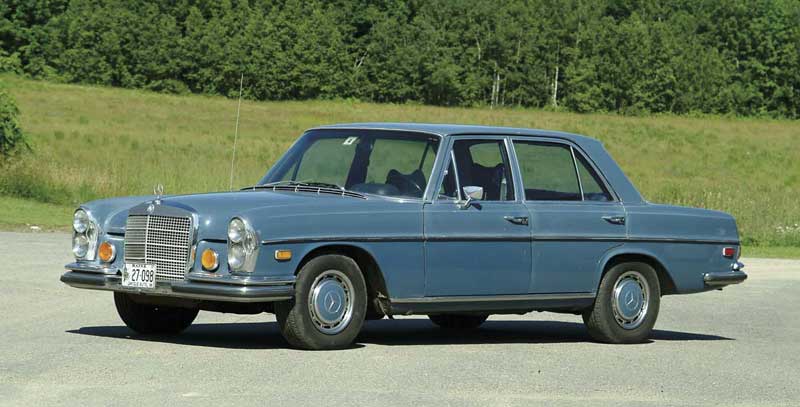 Appraisal: MERCEDES SE liter VIN Blue four door sedan automatic air