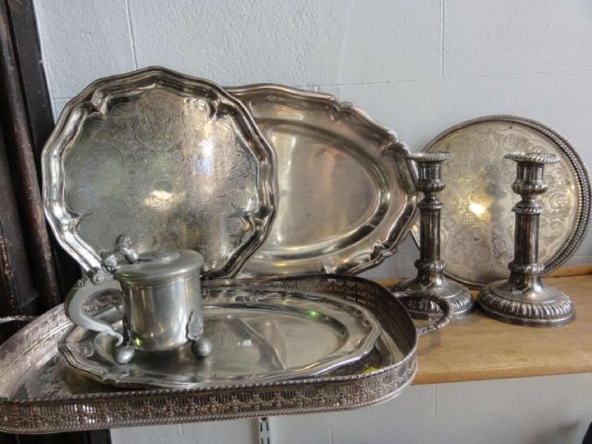 Appraisal: A selection of silver plated wares to include a pair