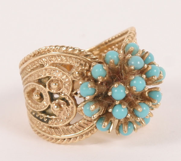 Appraisal: Vintage gold K cocktail ring with turquoise prong set ball