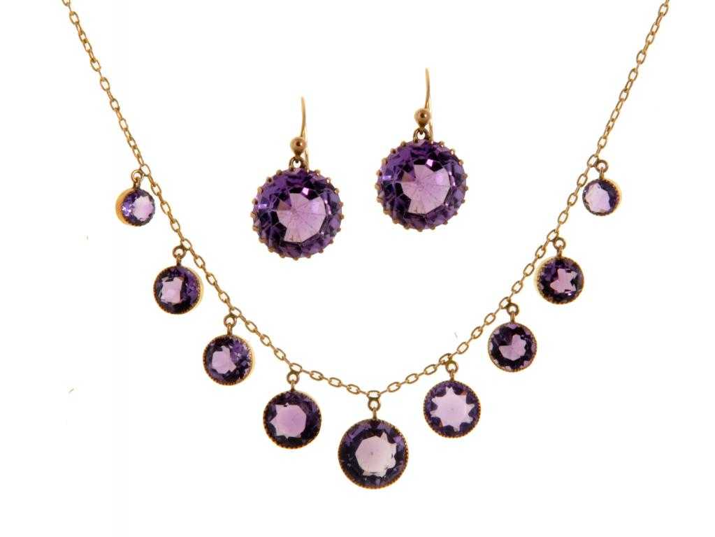 Appraisal: AN AMETHYST NECKLACE with a fringe of nine matched amethyst