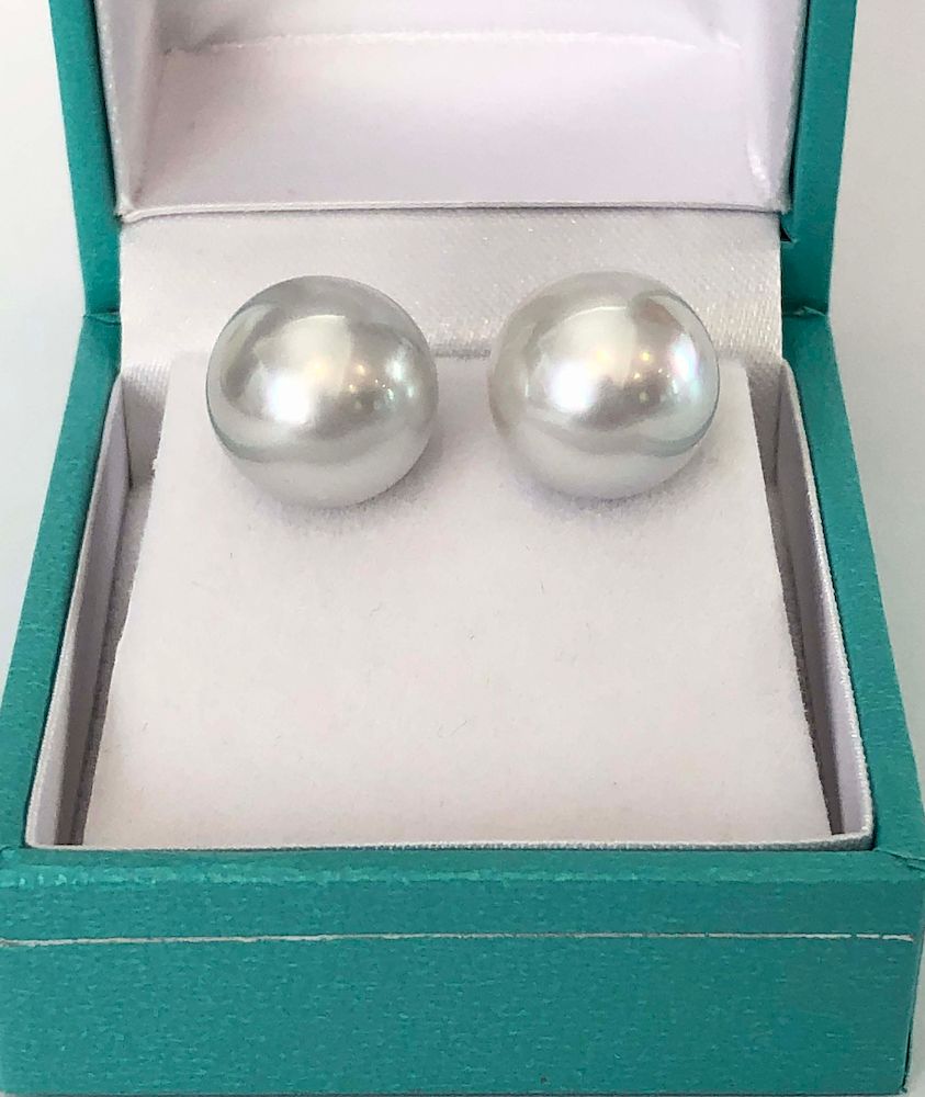 Appraisal: Fine Pair mm White South Sea Pearl Earrings k White