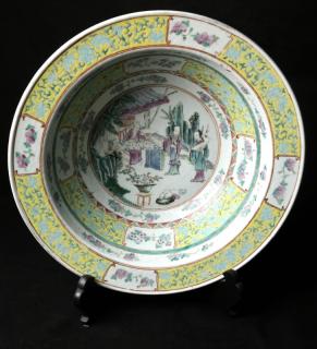 Appraisal: Large Famille Rose Export Bowl Large famille rose export bowl