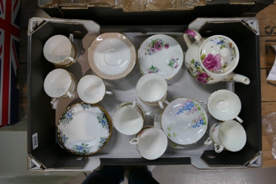 Appraisal: A mixed collection of items to include Royal Albert Ponalina