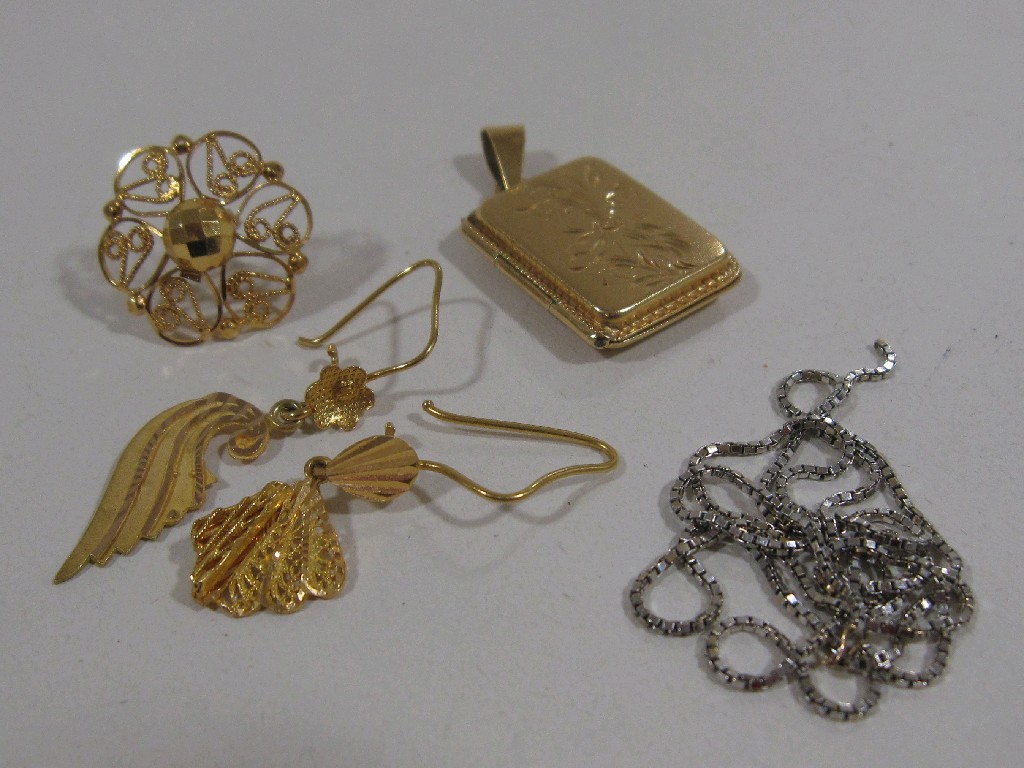 Appraisal: Lot comprising ct gold engraved rectangular shaped locket approx gms