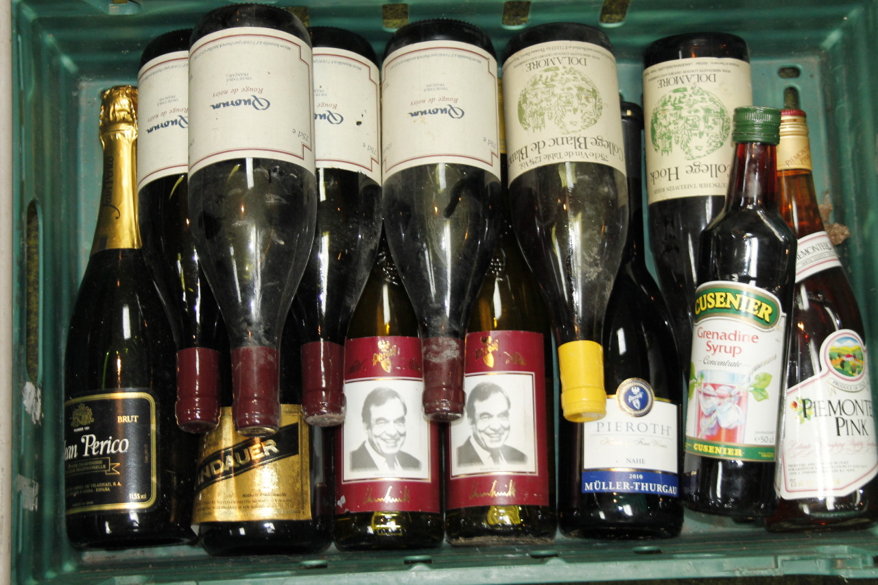 Appraisal: Various alcohol etc to include Blanc D Blancs Dulamore cl