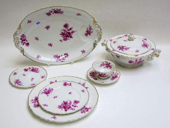 Appraisal: HAVILAND LIMOGES FINE CHINA SET eighty-nine pieces c 's comprised