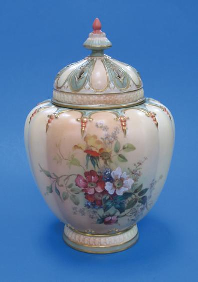 Appraisal: A ROYAL WORCESTER BLUSH IVORY JAR AND COVER decorated with