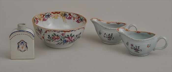 Appraisal: FOUR CHINESE EXPORT PORCELAIN TABLE ARTICLES Including a pair of