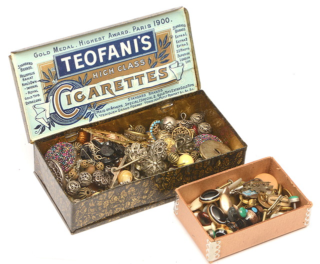 Appraisal: A QUANTITY OF VINTAGE BUTTONS AND BEADS of various shapes