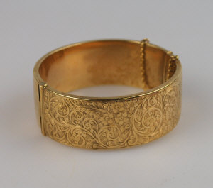 Appraisal: ct yellow gold hinged bangle having engraving front approx g