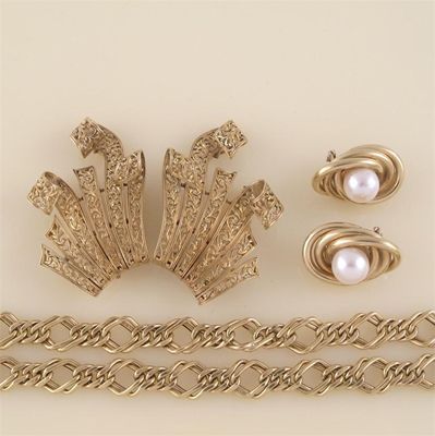 Appraisal: A pair of ct gold scroll clips g An ct