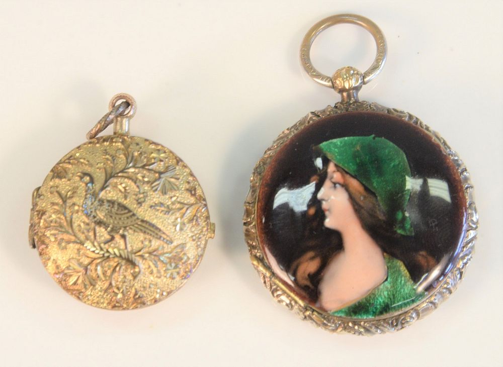 Appraisal: piece lot K gold and enameled locket with hinged door