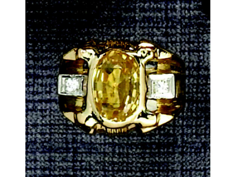 Appraisal: MAN'S GOLDEN SAPPHIRE RING k yellow gold ring set with