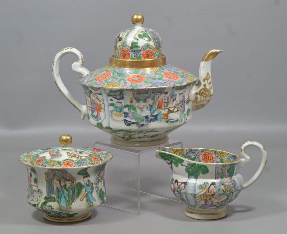 Appraisal: pc Chinese porcelain Famille Verte teaset c o domed teapot