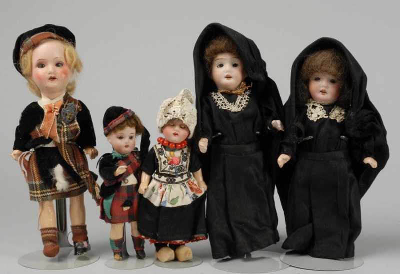 Appraisal: Lot of German Bisque Dolls Description All with bisque socket