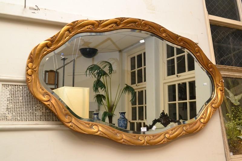 Appraisal: AN OVAL SHAPED GILT MIRROR AN OVAL SHAPED GILT MIRROR