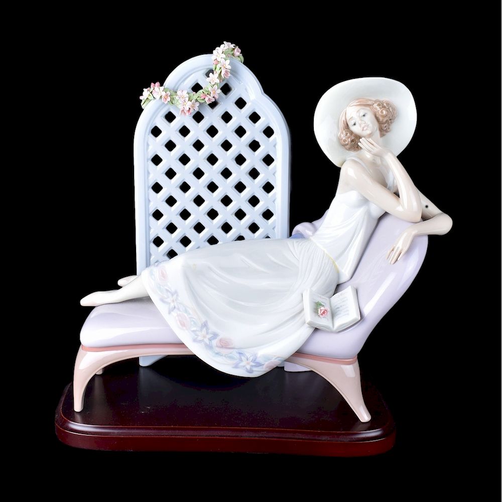 Appraisal: Lladro Figurine Lladro porcelain figurine of a lady reclining on