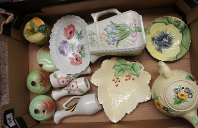 Appraisal: A collection of pottery to include Carltonware apple cruets set