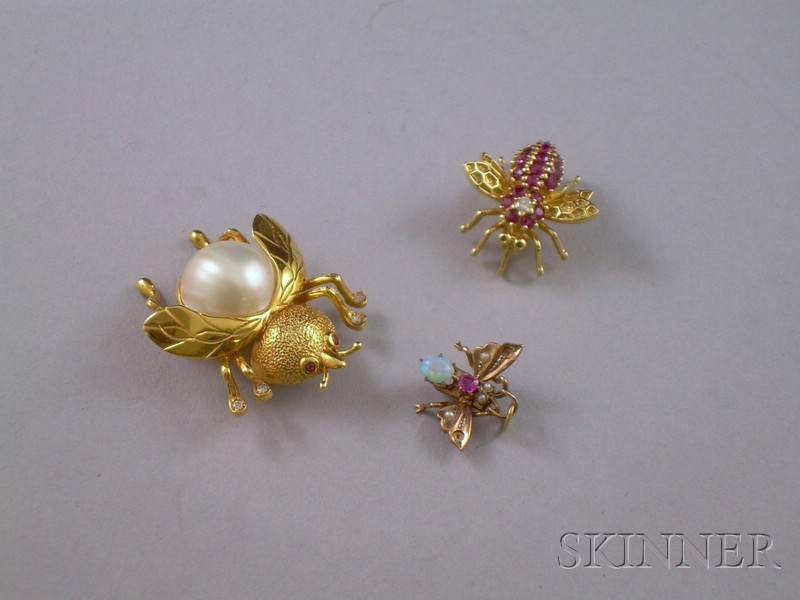 Appraisal: Three Gold Gem-set Insect-form Jewelry Items including a kt gold