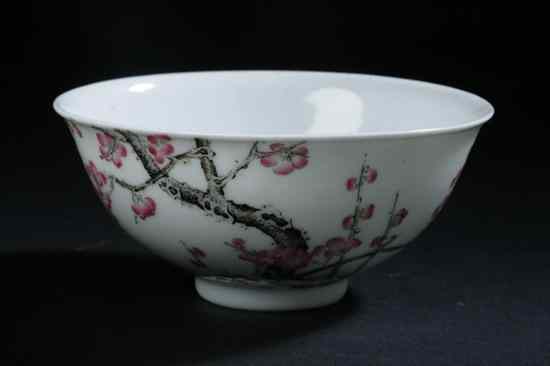 Appraisal: CHINESE FAMILLE ROSE PORCELAIN BOWL Qianlong iron red seal mark