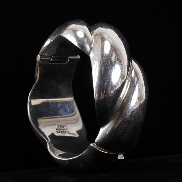 Appraisal: Taxco Mexico Sterling Silver hollow chunky hinged bangle bracelet inner