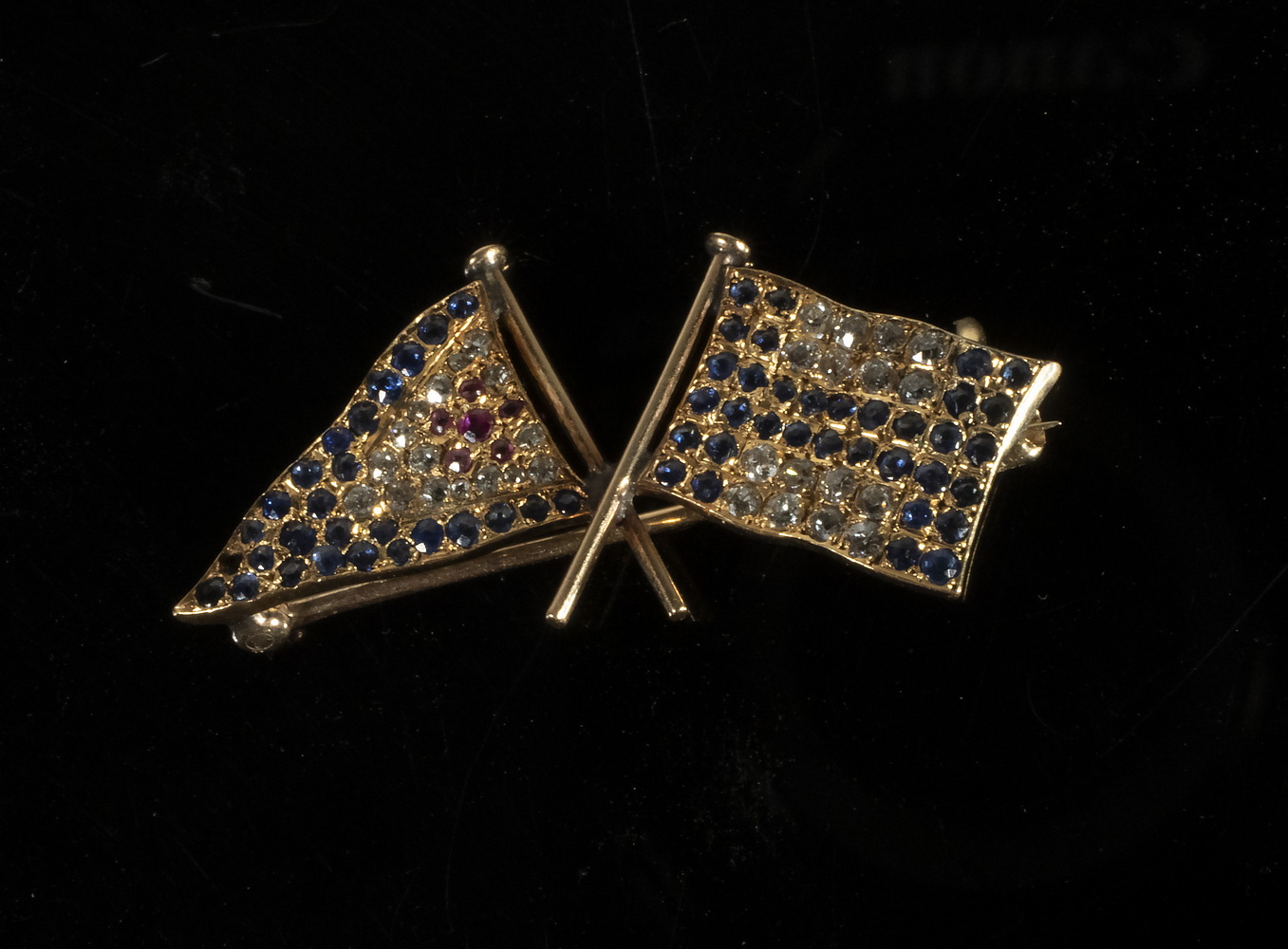 Appraisal: CROSSED FLAGS BROOCH K Yellow Gold Brooch in the form