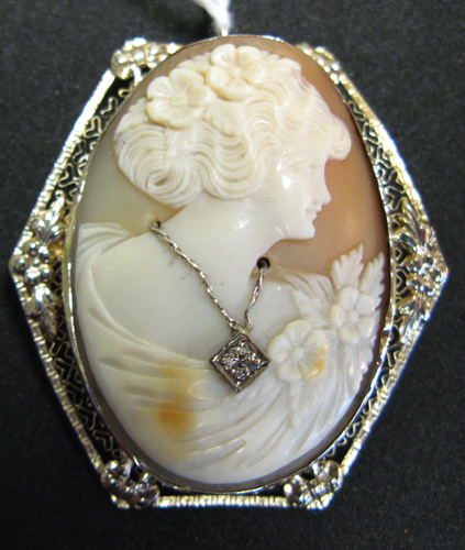 Appraisal: A VICTORIAN CAMEO PENDANT BROOCH American c The oval shell