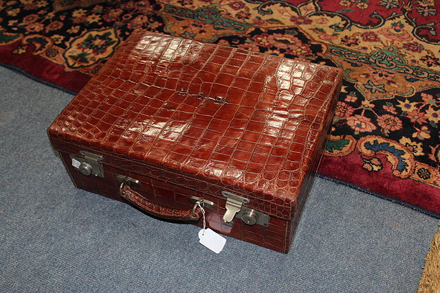 Appraisal: AN EARLY TO MID TH CENTURY CROCODILE SKIN CASE with