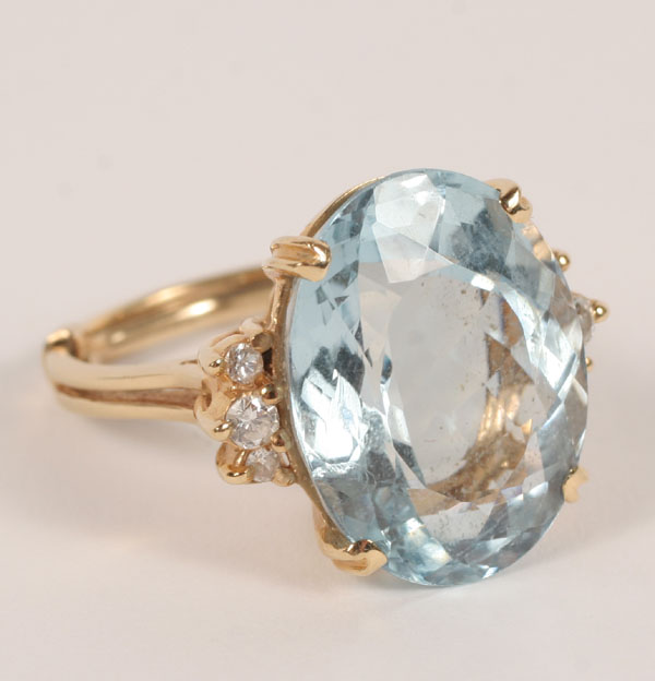 Appraisal: Gold K ring set with an oval light blue topaz