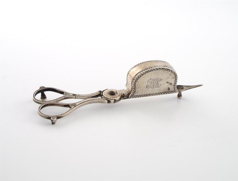 Appraisal: A pair of George III silver scissor snuffers