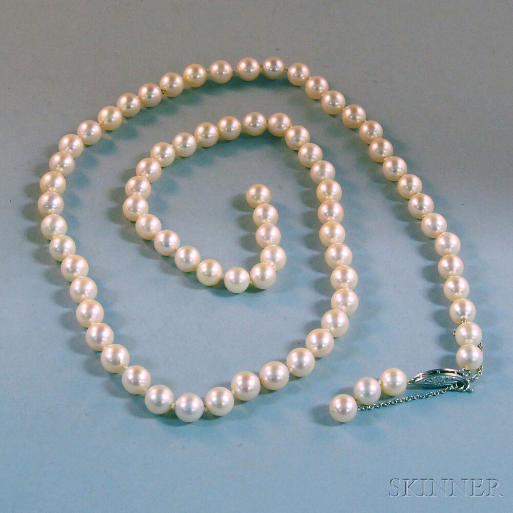 Appraisal: Cultured Pearl Necklace with seventy-six cream-colored pearls with blush overtones