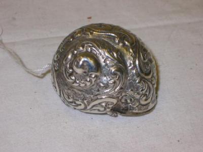 Appraisal: A VICTORIAN SNUFF BOX modelled as a snail shell with