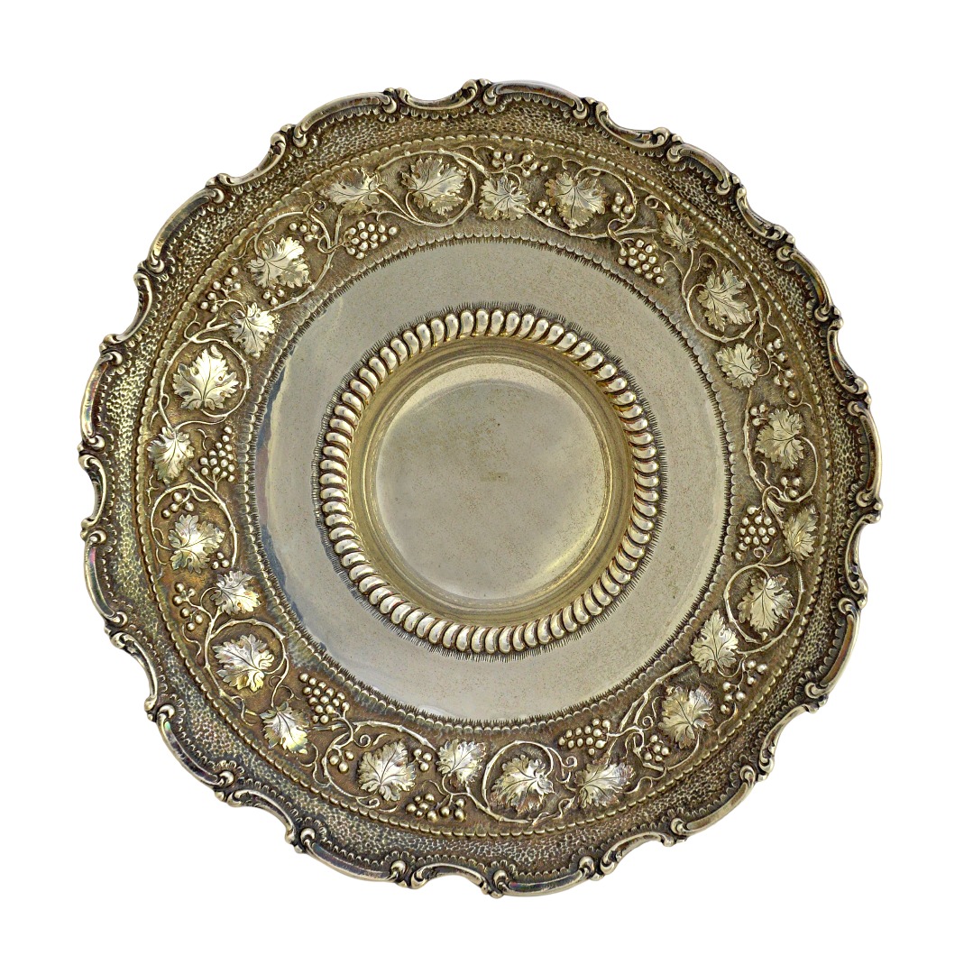 Appraisal: A shaped circular dish decorated with a band of fruiting