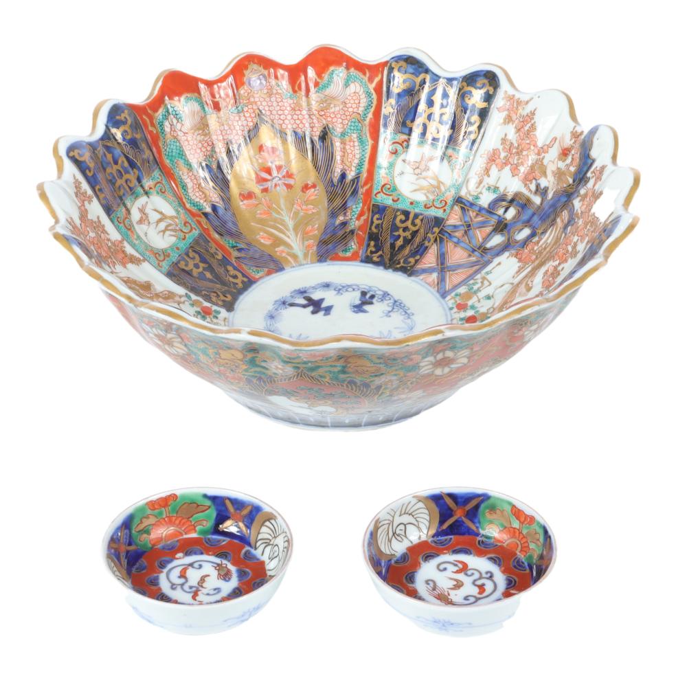 Appraisal: JAPANESE IMARI FLUTED PORCELAIN SERVING BOWL WITH SCALLOPED RIM AND