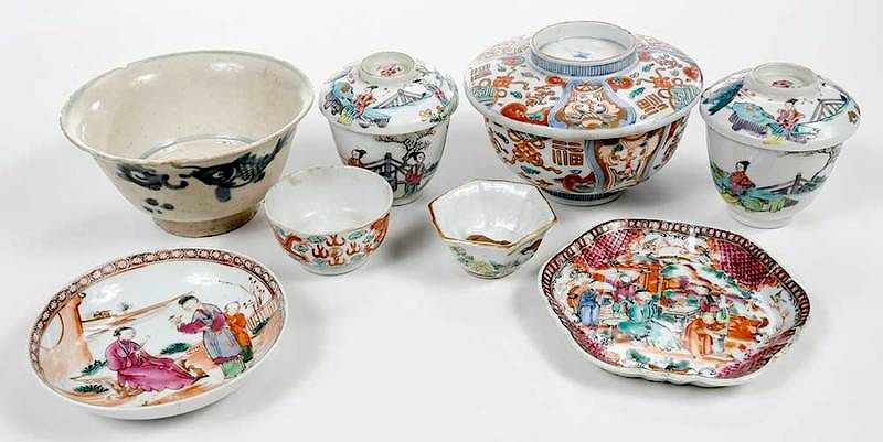 Appraisal: Eight Chinese Porcelain Objects Qianlong Ming various ages comprising one