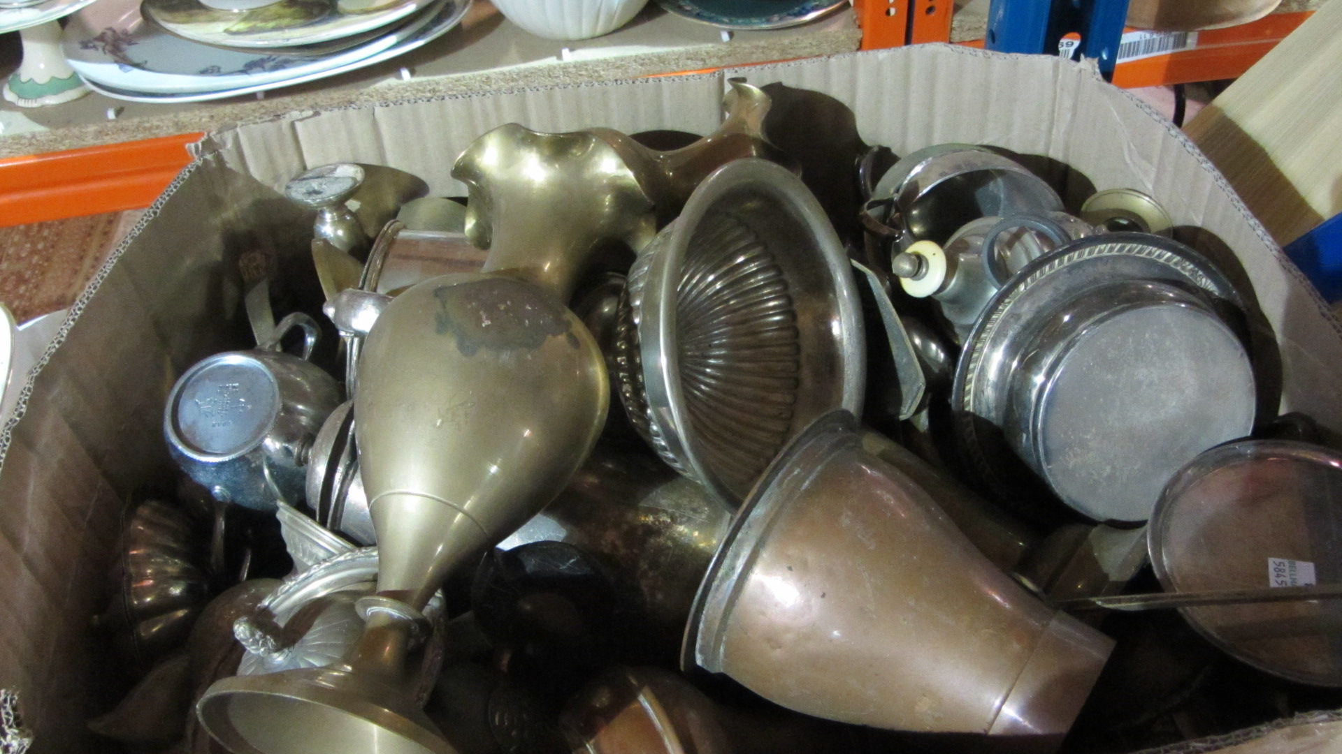 Appraisal: A quantity of metalware items plate and sundry