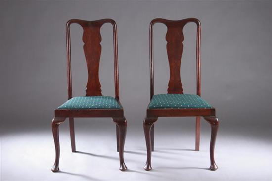 Appraisal: SET FOUR QUEEN ANNE-STYLE MAHOGANY CHAIRS th century Each rounded