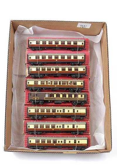 Appraisal: Hornby Dublo -rail a group of Superdetail brown and cream